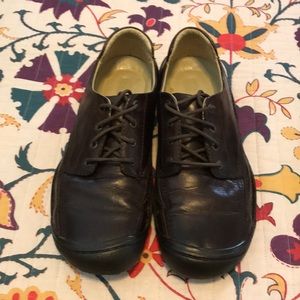 Women’s Keen casual shoes size 10